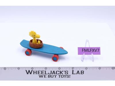 Woodstock Skateboard The Peanuts 1972 United Feature Syndicate Vintage Figure
