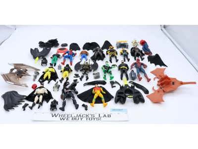 Lot of 17 Superheroes & Accessories X-Men Comics ToyBiz Kenner Action Figure
