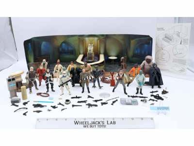 Lot of 20 Star Wars 1990 Action Figure + Mos Eisley Creature Cantina Background