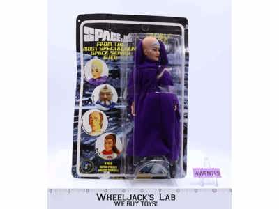 Female Alien Series 2 MOC 8" Space 1999 Classic TV Toys 2005 Action Figure