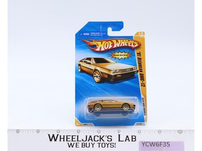 Hot Wheels 81 Delorean GOLD 2010 DMC-12 NEW SEALED 015/240