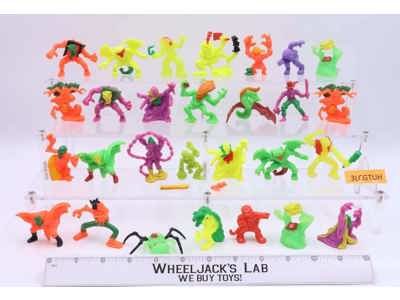 Lot of 28 Monsters in my Pocket Mattel 1980's Action Figures