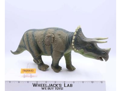 Triceratops JP08 W/ Dino Damage Wound Jurassic Park 1993 Kenner Action Figure