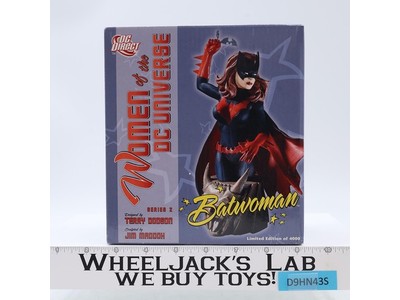 Batwoman Women of the DC Universe Series 2 Limited Edition Bust 3163/5000