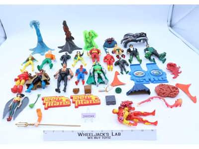 Lot of 18 Teen Titans Action Figures + Accessories Kenner
