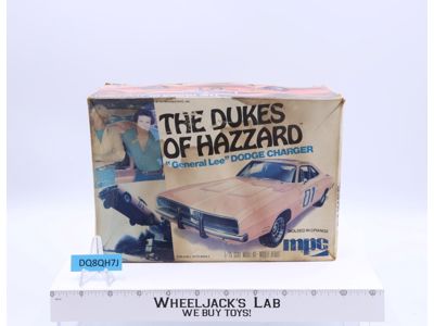General Lee Dodge Charger Dukes of Hazzard 1997 AMT ERTL 1/25th Model Kit