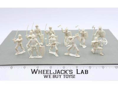 Lot of 11 Medieval Knights MPC  2" Made of Plastic