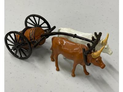 Bulls Pulling Barrel Cart Brown White Lineol Painted Britains Toys Miniatures