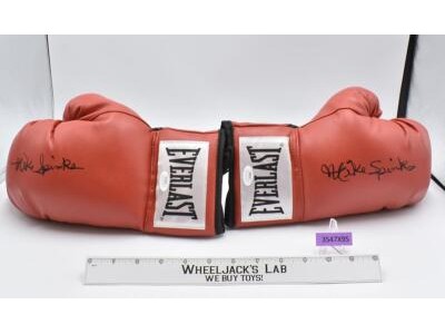 Everlast Boxing Gloves AUTOGRAPHED by Michael Spinks
