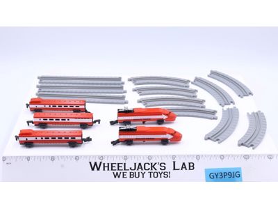 Lot of 5 Train Cars W/ 11 Tracks Pieces 1988-89 Vintage Galoob Micro Machines