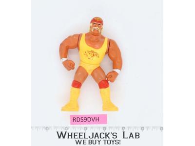 Hulk Hogan WWF Wrestling Hasbro 1992 Series 3 Titan Vintage Sports Action Figure