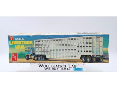 #1106 Wilson Livestock Trailer AMT 1:25 Scale Model Kit NEW