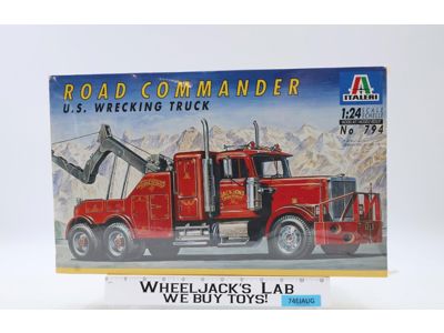 #794 U.S. Wrecking Truck Road Commander Italeri 1:24 Scale Model Kit NEW SEALED