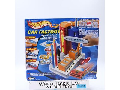 Car Factory Hot Wheels 2001 RoseArt Mattel Playset NEW MIB