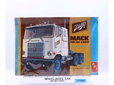 #T553 Mack Cruise Liner Schlitz AMT 1:25 Scale Model Kit NEW SEALED