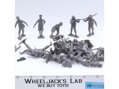 Lot of 20 Gray German Infantrymen WWII 1/32 Scale MARX CTS Toy Soldiers Figures