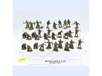 Lot of 32 Green Russian Infantrymen 1/32 Scale TSSD Toy Soldiers Figures Men