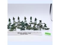 Lot of 34 American Infantrymen WWII 1/24 Scale Auburn Toy Soldiers Figures Men