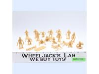 Lot of 19 US Army WWII Infantrymen Tan Toy Soldiers 1/32 Scale