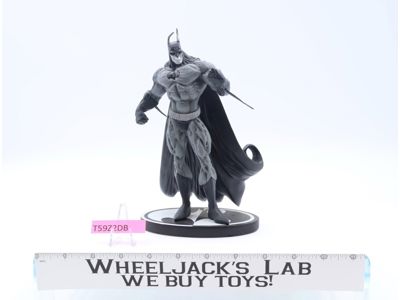 Batman Black & White Statue DC Direct 7.5" Cold-Cast Porcelain Statue