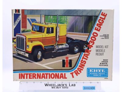 #8025 International Transtar 4300 Eagle ERTL 1:25 Model Kit NEW