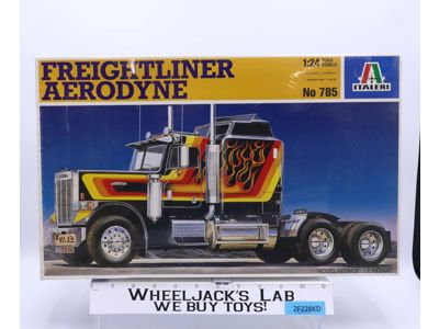#785 Freightliner Aerodyne Italeri 1:24 Scale Model Kit NEW SEALED