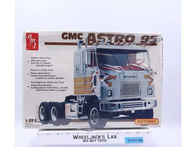 #PK-6133 GMC Astro 95 Matchbox AMT 1:25 Scale Model Kit NEW SEALED