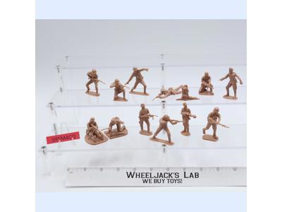 Lot of 13 German Infantrymen WWII 1/32 Scale CTS Toy Soldiers Figures Men