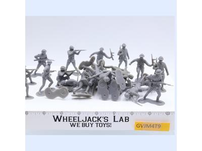 Lot of 25 Gray French Infantrymen WWII 1/32 Scale CTS Toy Soldiers Figures