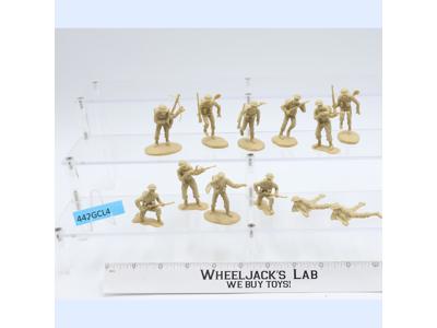 Lot of 12 British Troops Infantrymen WWII 1/32 BMC Scale Soldiers Figures Men