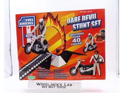 Deluxe Dare Devil Stunt Set Evel Knievel 2005 Ideal Action Figure NEW SEALED