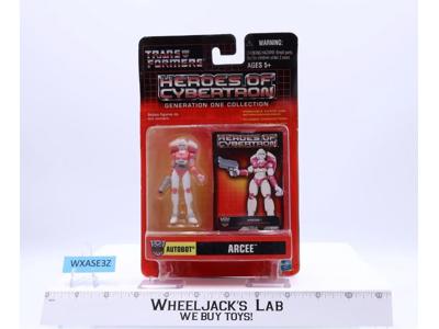 Arcee MOSC NEW Heroes of Cybertron HOC Transformers Hasbro 2001 Action Figure