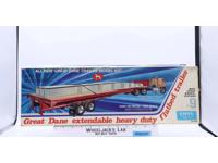 #8009 Great Dane Extendable Heavy Duty Flatbed Trailer ERTL 1:25 Model Kit NEW