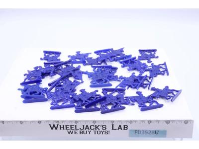 Lot of 30 Blue Roman Calvary Soldiers W/Spears 1970s Lucky Products Toy Soldiers