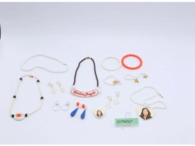 Kate Jackson Charlie's Angels Child's Beaded Necklace Bracelets Earrings Set