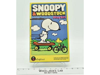 Snoopy & Woodstock The Peanuts 1980's Colorforms Play Set NEW UNUSED