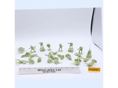 Lot of 24 American Infantrymen WWII 1/32 Scale BMC Toy Soldiers Figures Men