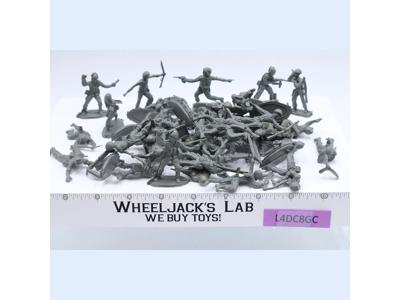 Lot of 39 Gray German Infantrymen WWII 1/32 Scale CTS Toy Soldiers Figures