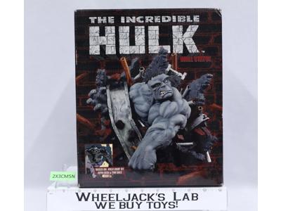 The Incredible Hulk Gray Wall Statue Marvel Universe 2005 Diamond Select Toys