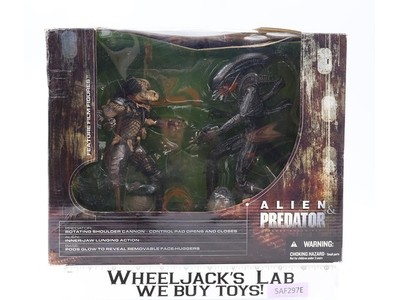 Alien & Predator Deluxe Boxed Set Movie Maniacs Series 5 McFarlane NEW SEALED