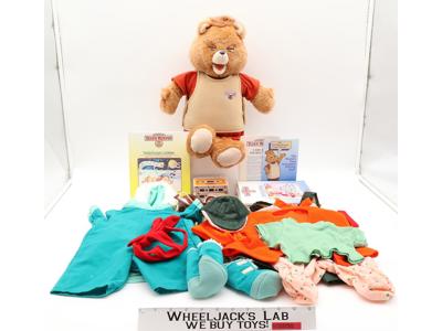 Teddy Ruxpin Cassette Player Worlds of Wonder WOW 1985 Books Outfits Cassettes