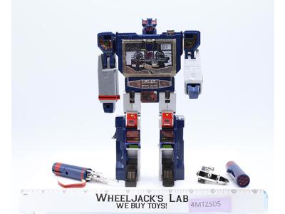 Soundwave W/ Cassette Tape 8" Robot Action Figure