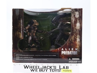 Alien & Predator Movie Maniacs Deluxe Boxed Set 2002 McFarlane Toys NEW SEALED