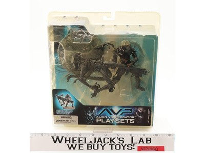 Celtic Predator Throws Alien AVP Alien Vs. Predator Playset McFarlane NEW SEALED