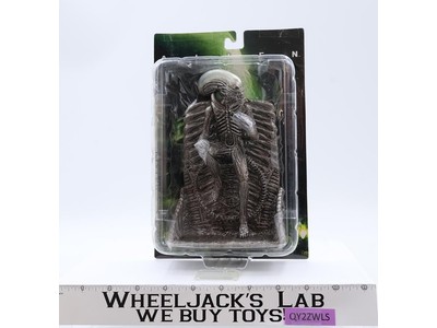 Silver Xenomorph Alien Wall Relief 2004 X-Plus Sota Toys NEW SEALED