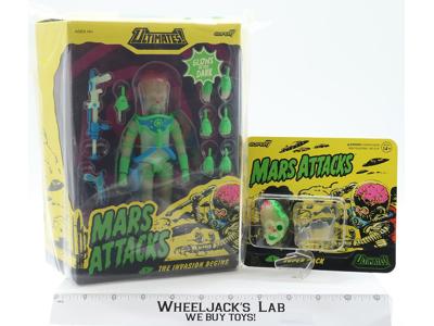 W2 Martian W/ Pre-Order Super Pack GITD Mars Attacks Ultimates Super7 NEW SEALED