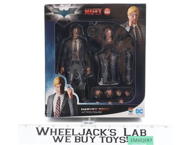 Harvey Dent No. 054 Batman The Dark Knight Mafex Action Figure NEW SEALED