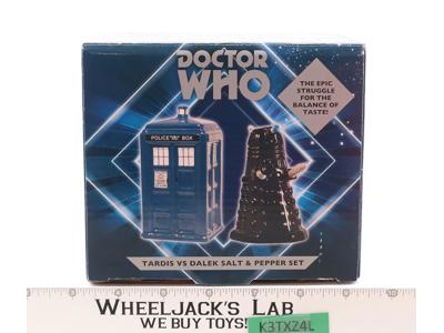 Doctor Who Tardis VS Dalek Salt and Pepper Set 1996 The Philosophers Guild