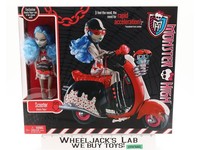 Scooter Ghoulia Yelps W/ Owl Monster High TRU Exclusive 2011 Mattel Doll NEW