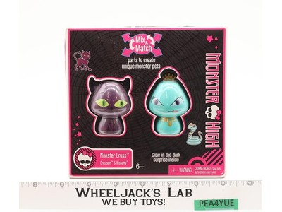 Crescent & Hissette Monster Cross Pets Monster High 2010 Mattel Doll NEW